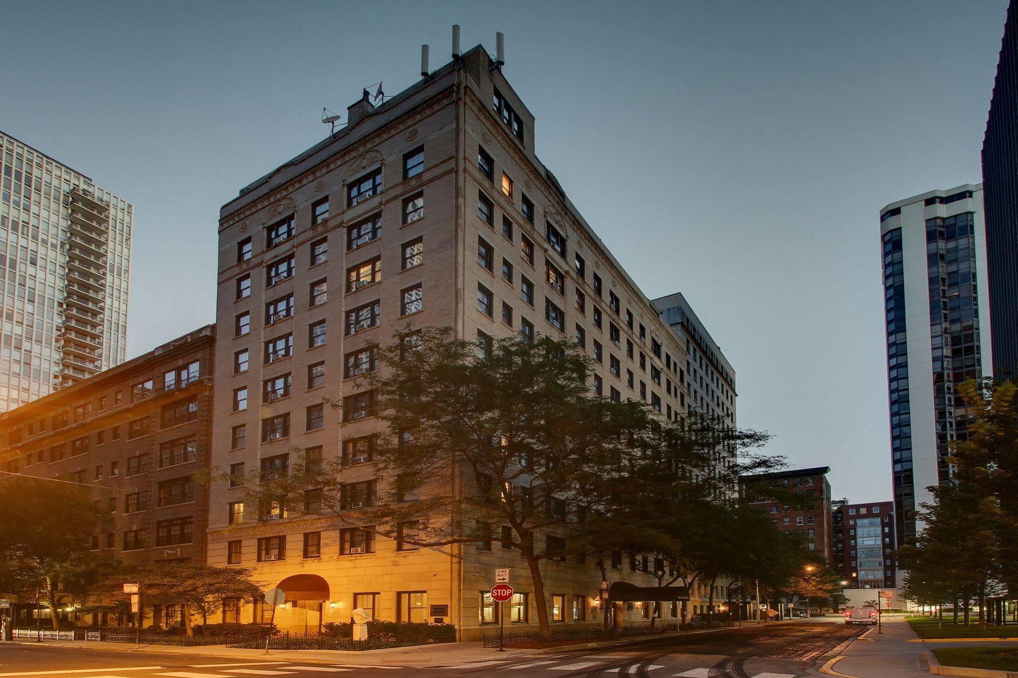 Dewitt Hotel And Suites Chicago Exterior photo